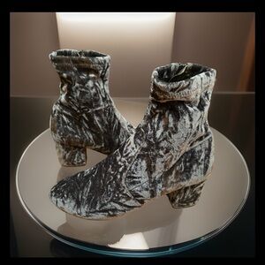 Steve Madden Gaze Booties Crushed Navy Blue Velvet Block Heel Ankle Zip Women 9M